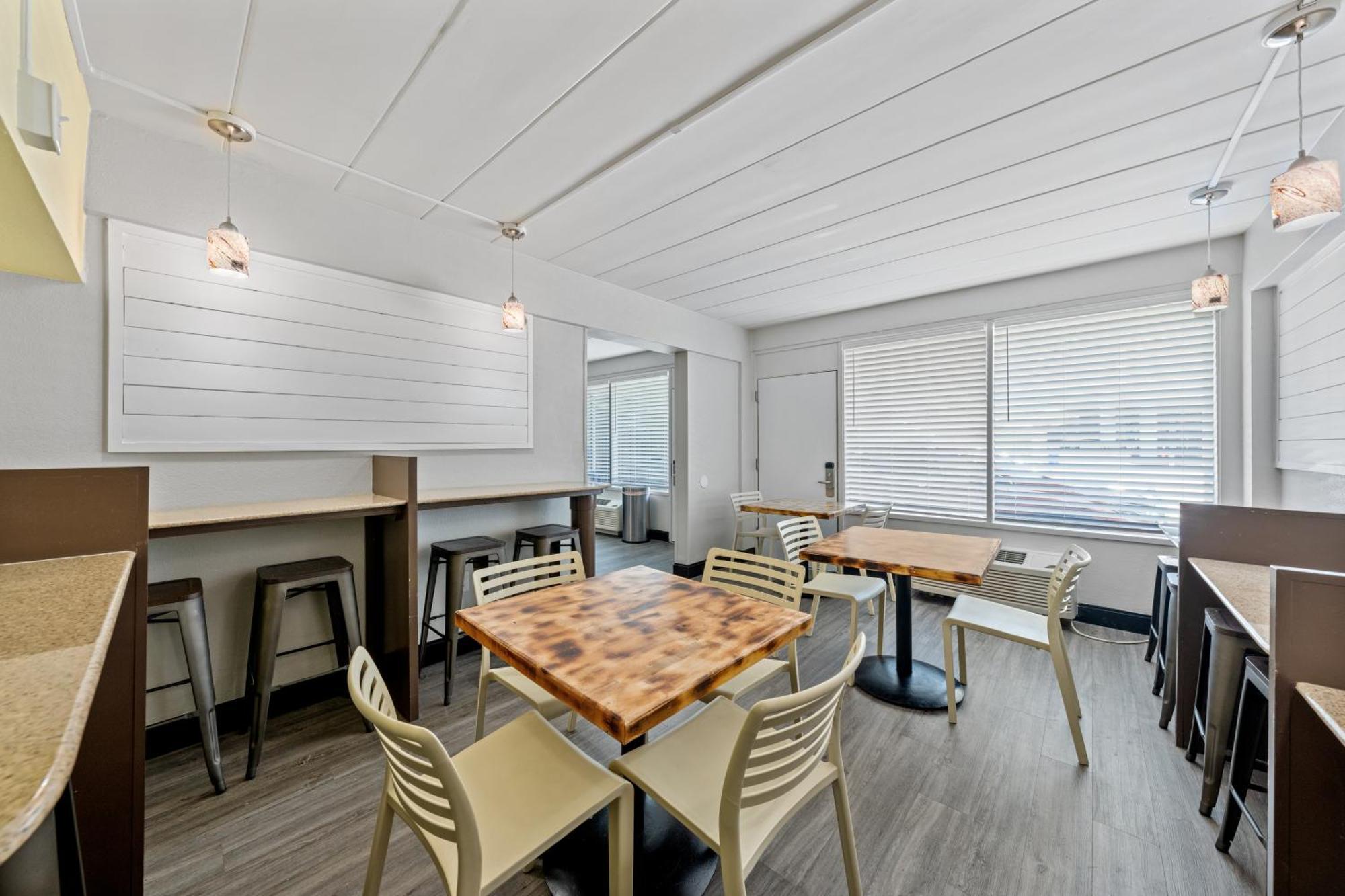 Surestay Hotel By Best Western Virginia Beach Royal Clipper Exteriör bild